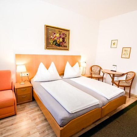 Gartenhotel Garni Pension B&B Innsbruck Bagian luar foto